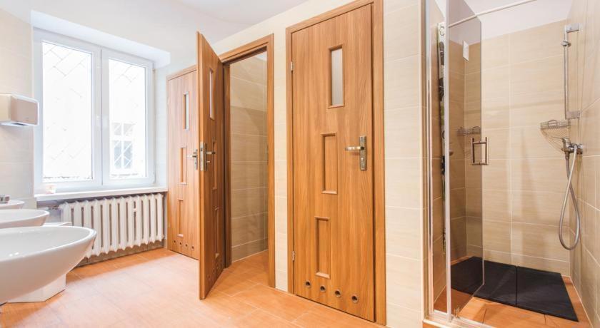New One World Hostel Cracovia Esterno foto