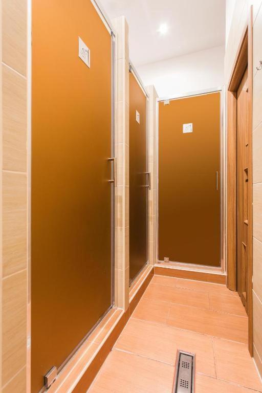 New One World Hostel Cracovia Esterno foto
