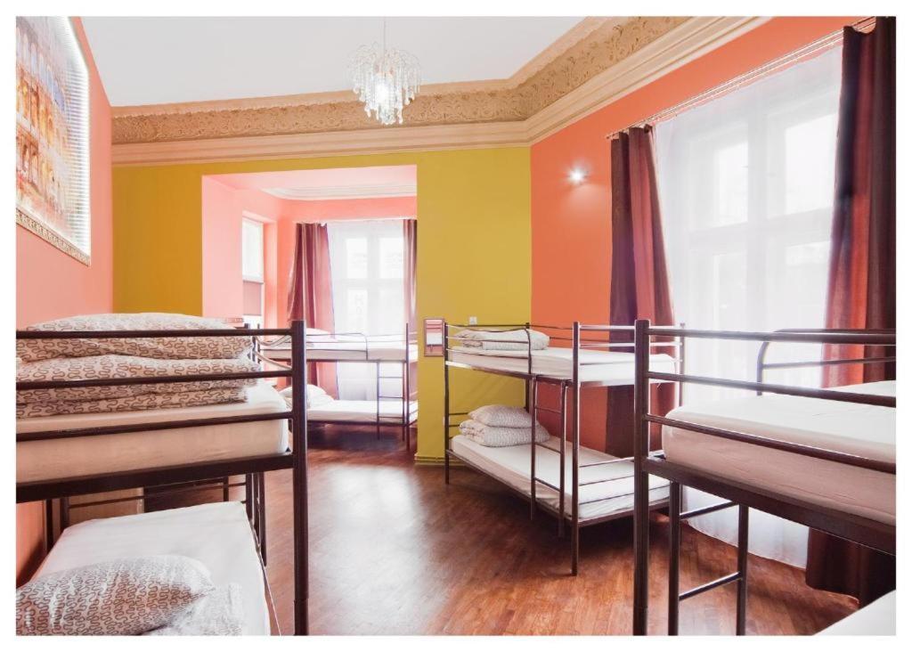 New One World Hostel Cracovia Esterno foto